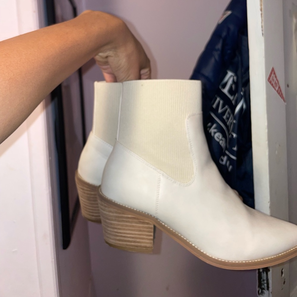 DV by Dolce Vita booties